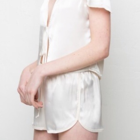 White shorts - Picture 2 of 3